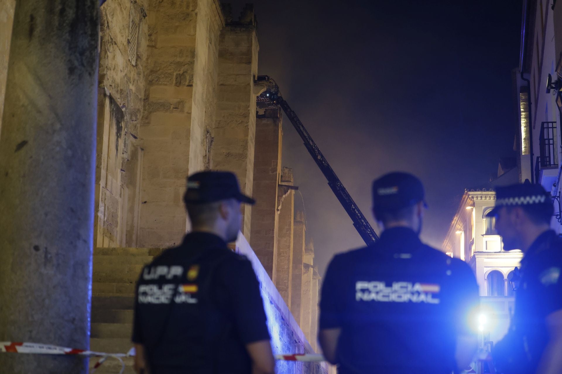 Las imágenes del inquietante incendio en la Mezquita de Córdoba