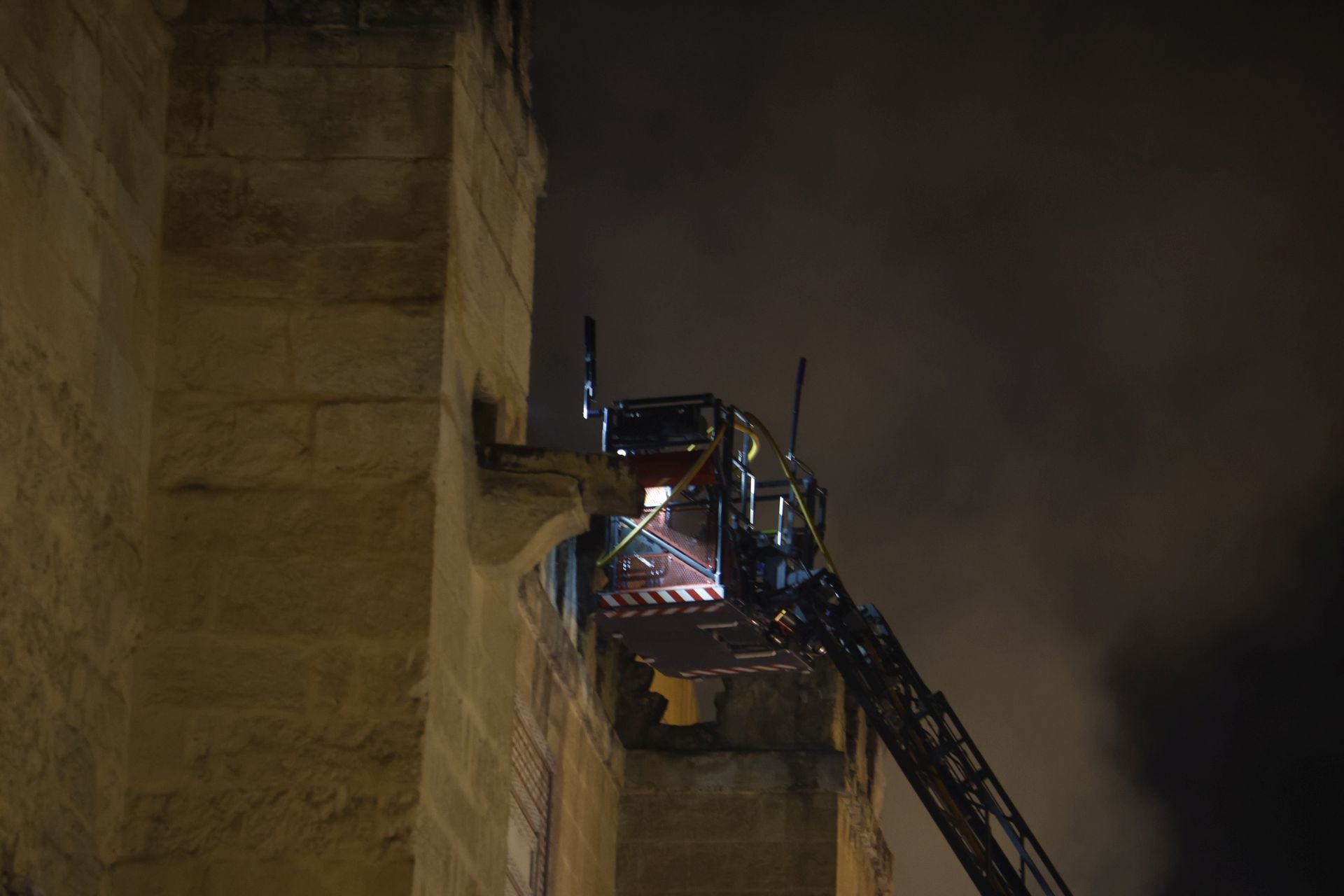 Las imágenes del inquietante incendio en la Mezquita de Córdoba