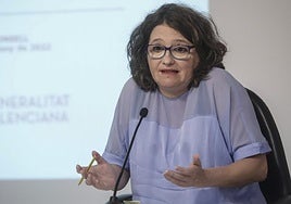 Oltra vuelve al debate político: «La socialdemocracia ha muerto, ¿cómo hacemos la revolución?»