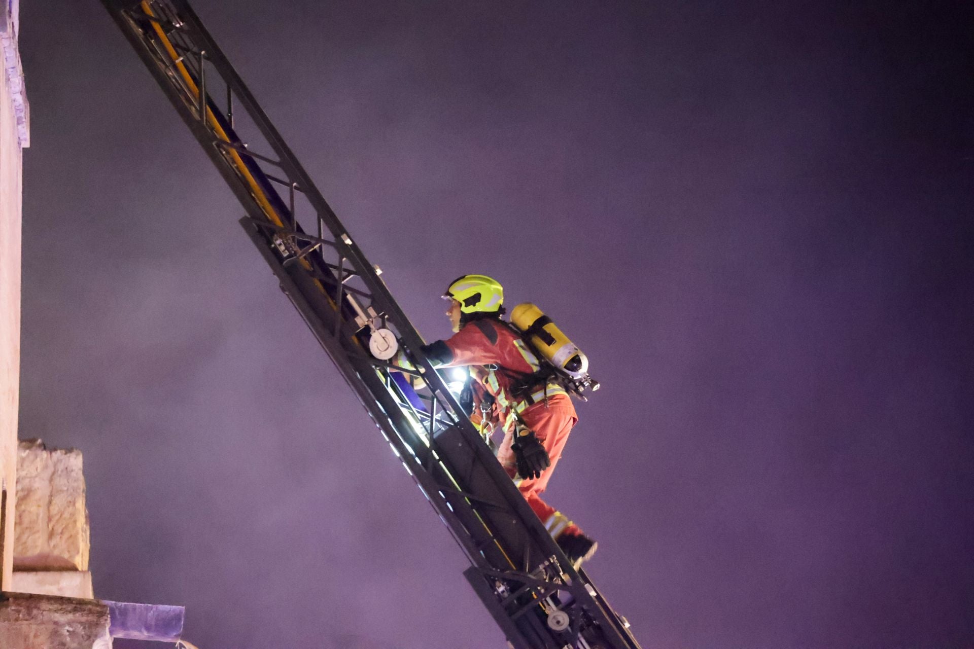 Las imágenes del inquietante incendio en la Mezquita de Córdoba