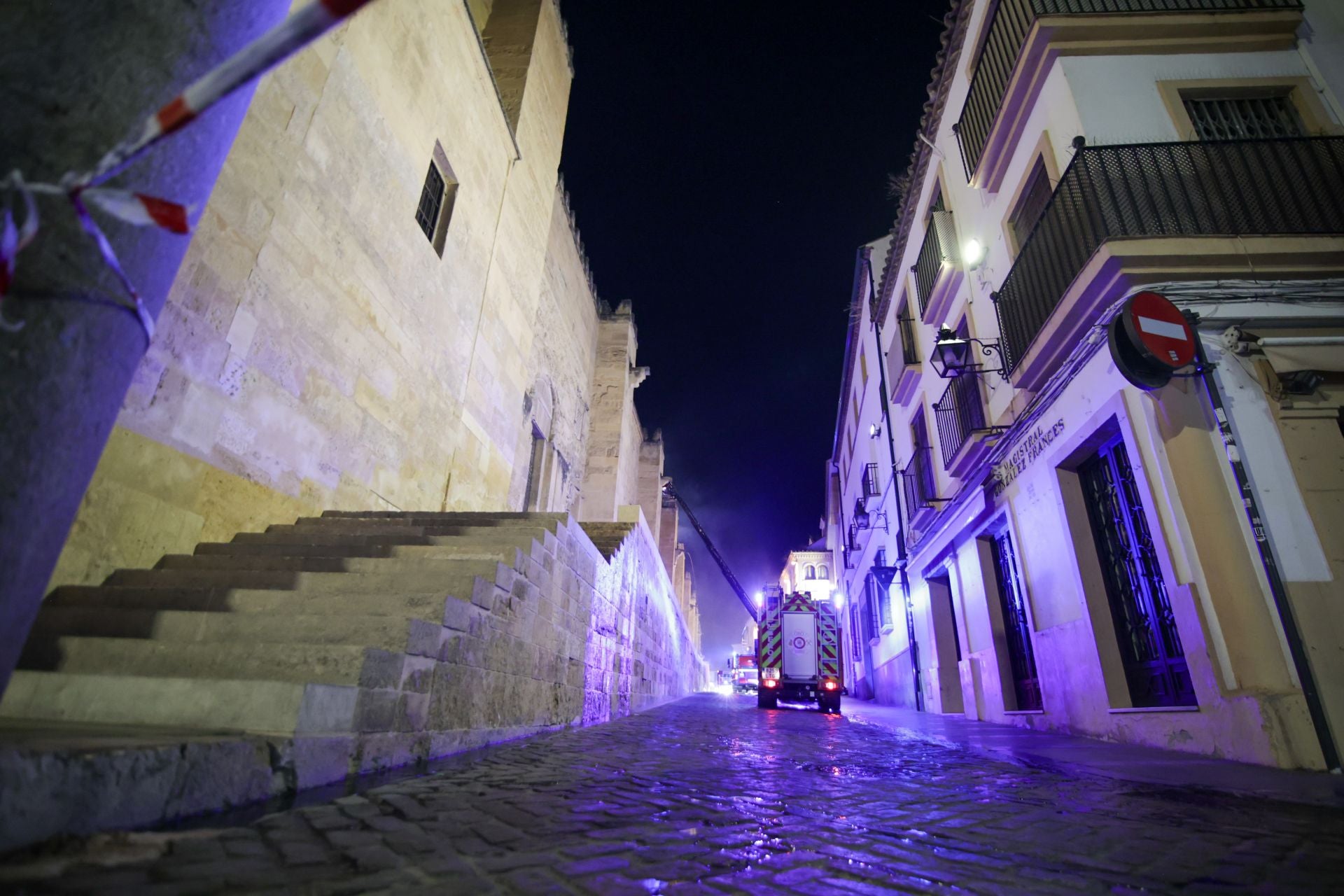 Las imágenes del inquietante incendio en la Mezquita de Córdoba