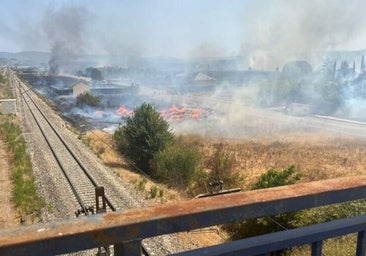 Otro incendio en León obliga a desalojar a medio centenar de vecinos en Almázcara