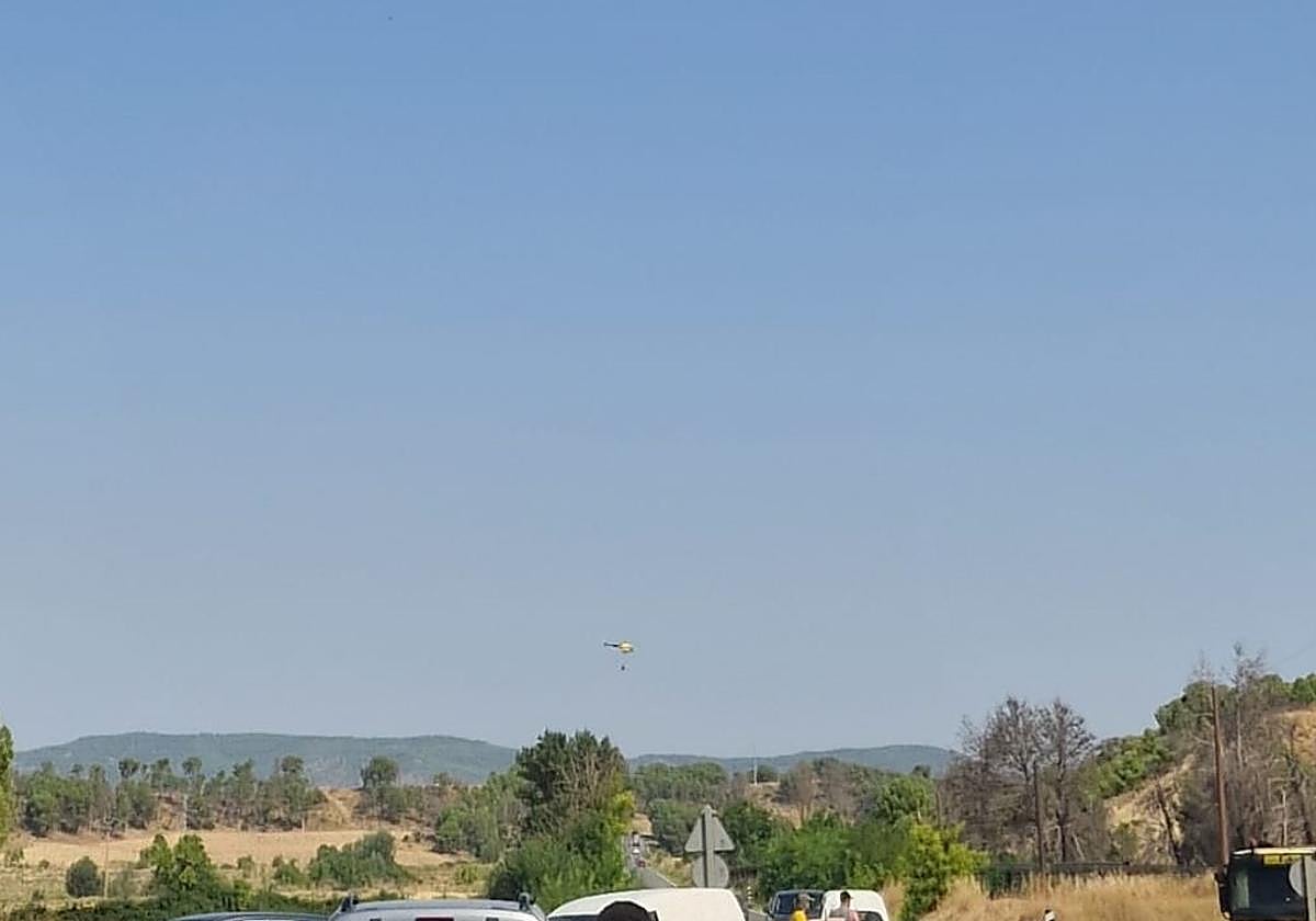 Tareas de extinción del incendio en Navarra.