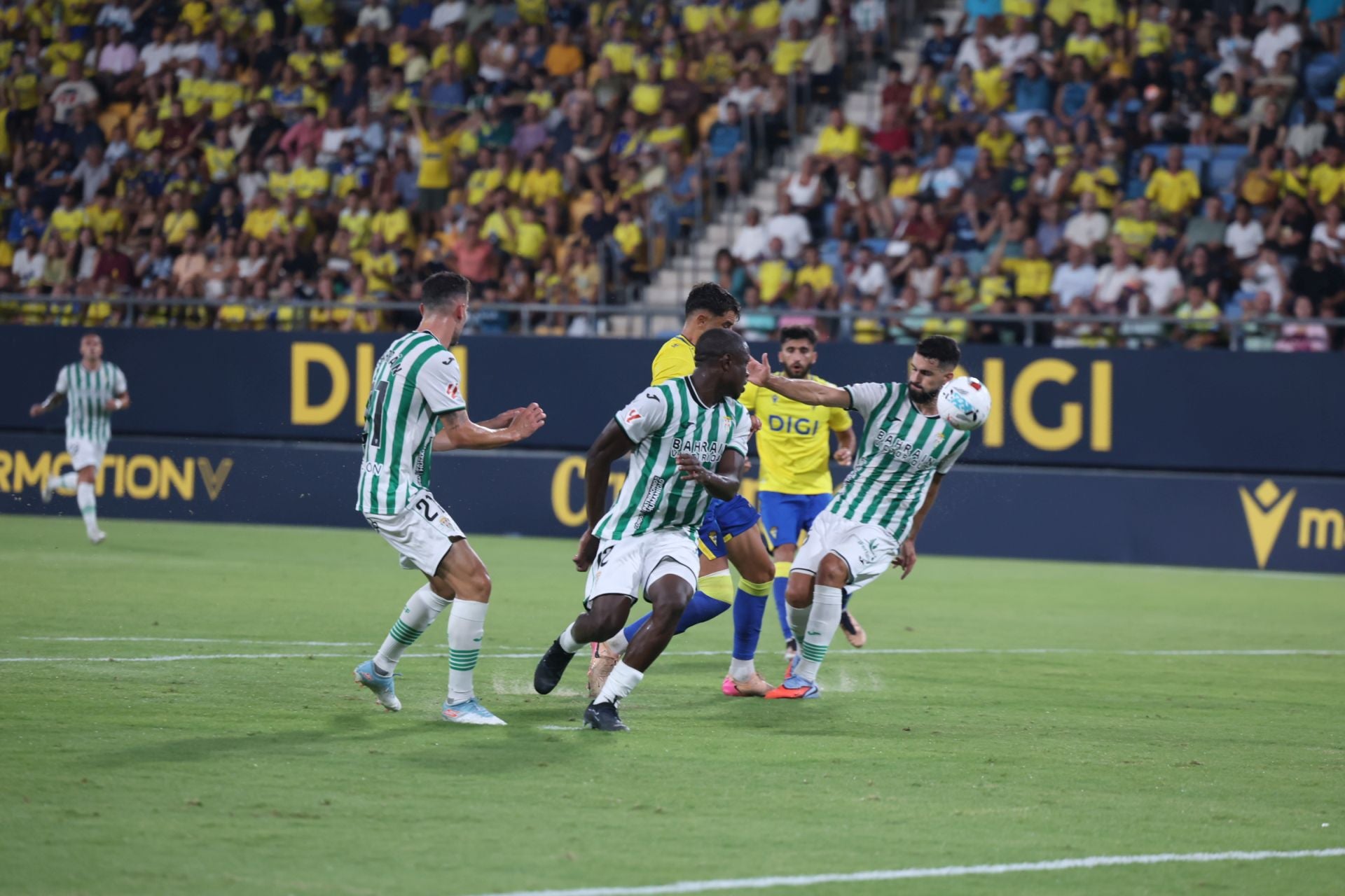 La derrota del Córdoba en el Ramón de Carranza, en imágenes