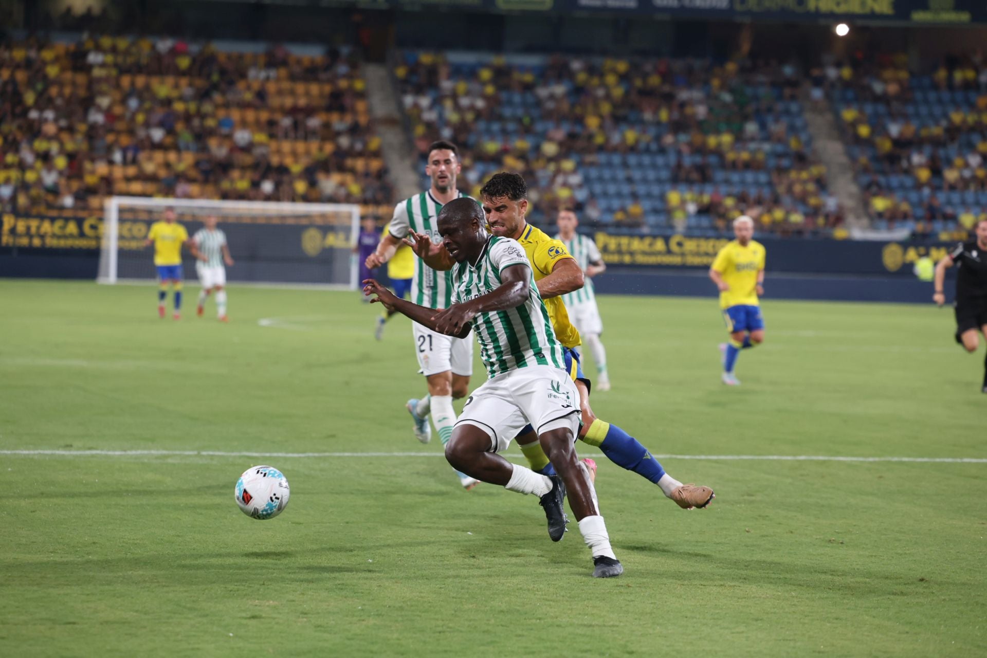 La derrota del Córdoba en el Ramón de Carranza, en imágenes