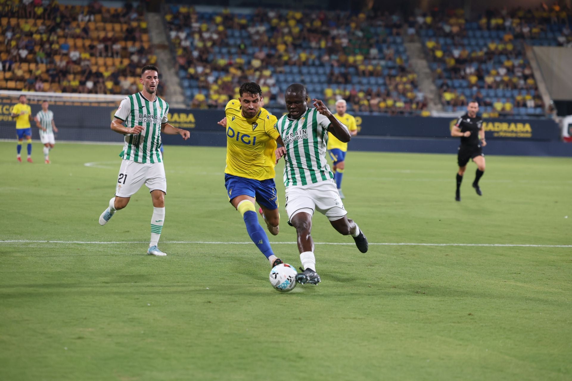 La derrota del Córdoba en el Ramón de Carranza, en imágenes