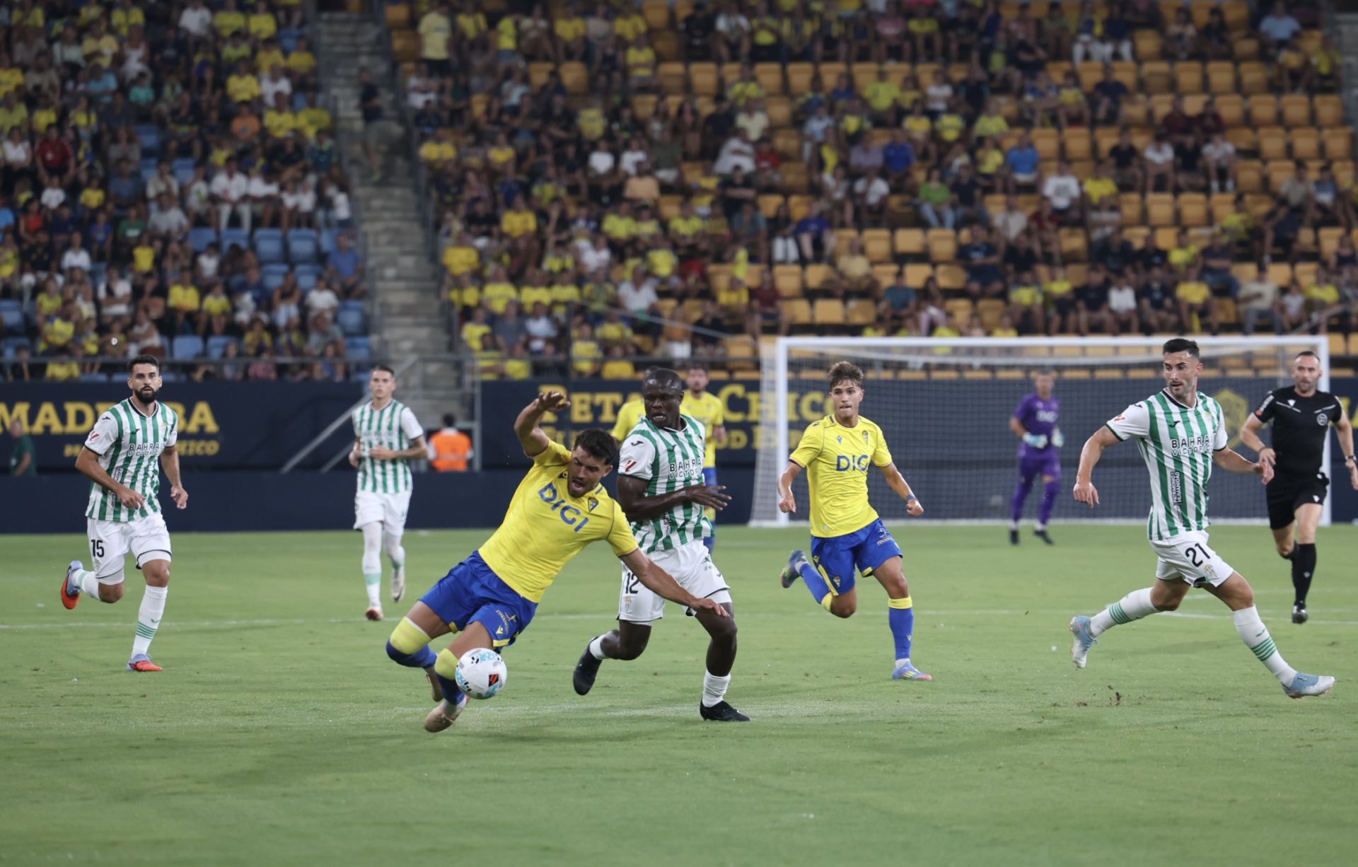 La derrota del Córdoba en el Ramón de Carranza, en imágenes