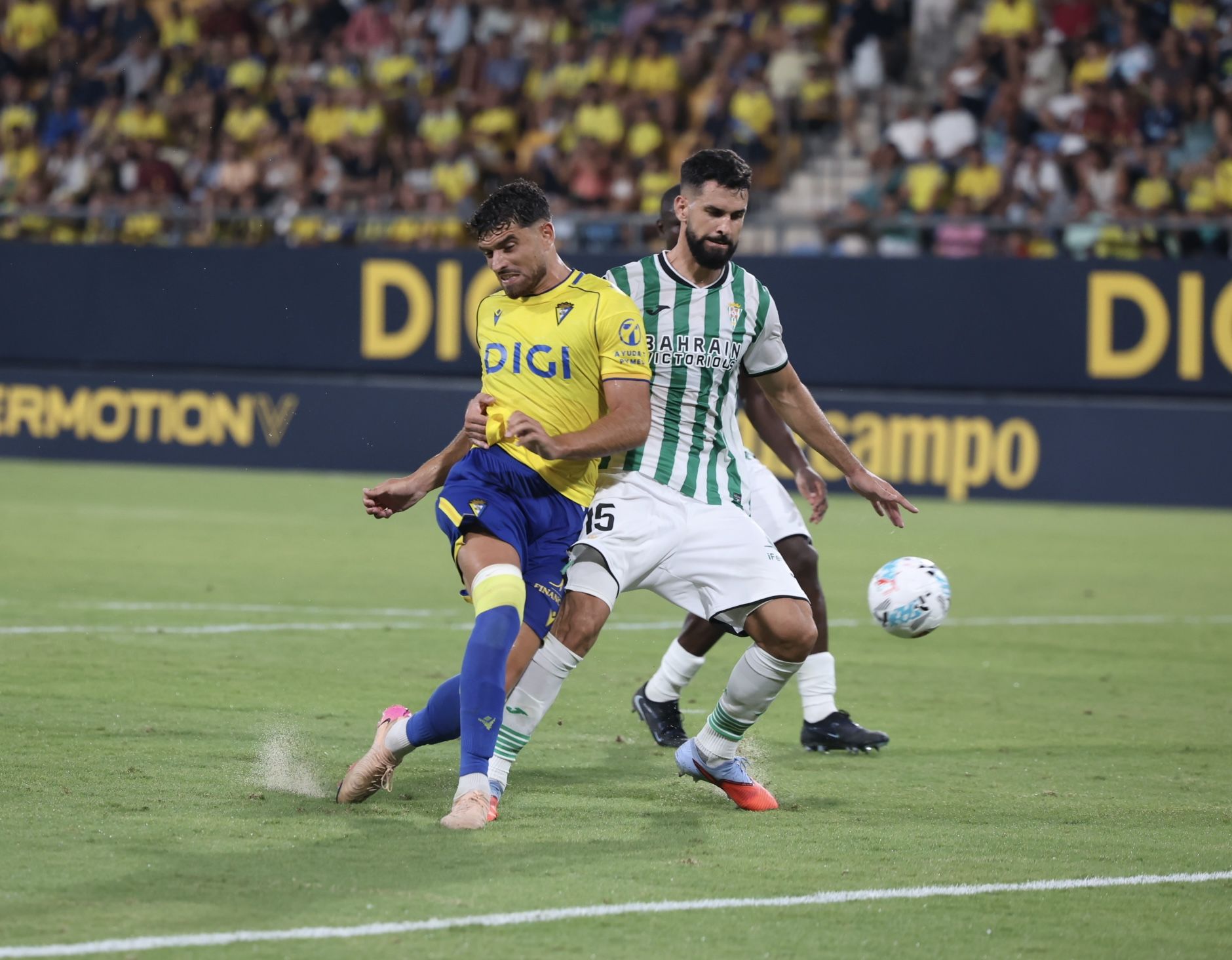 La derrota del Córdoba en el Ramón de Carranza, en imágenes