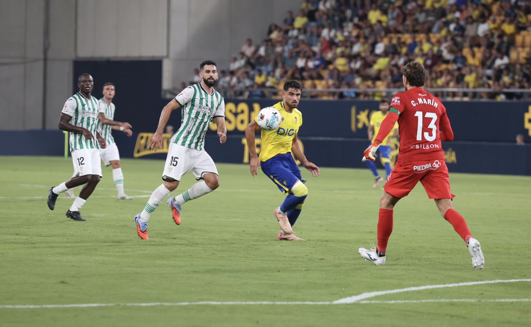 La derrota del Córdoba en el Ramón de Carranza, en imágenes