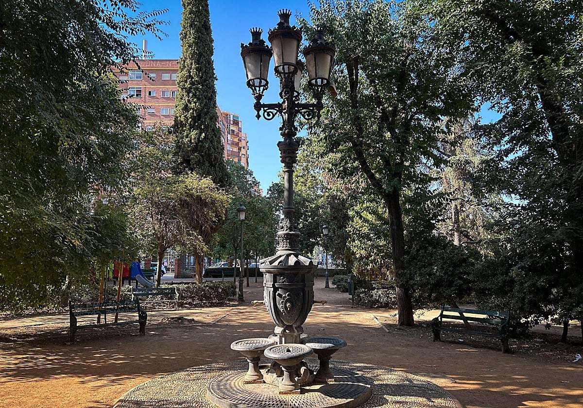La fuente de Canaletas ubicada en la Plaza de Fontiveros de Granada