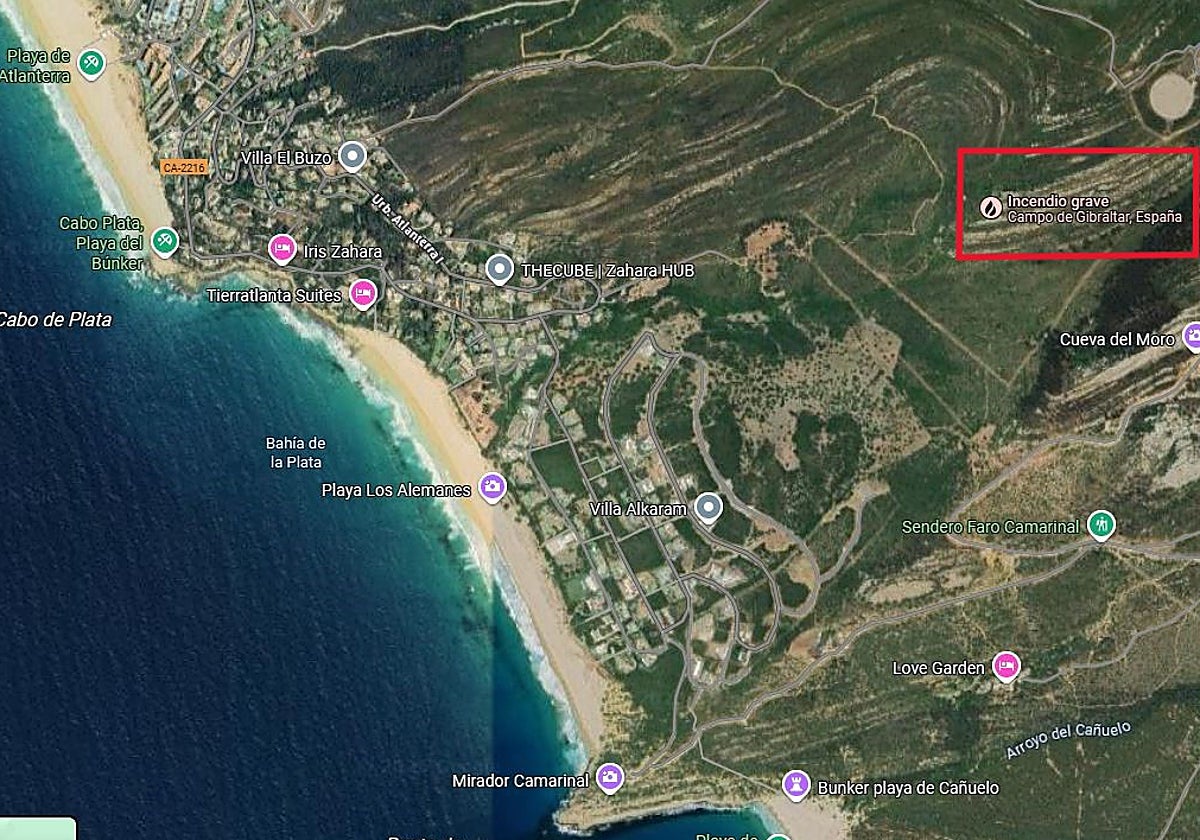 Zona de la costa de Cádiz donde se está produciendo el incendio, señalado pro Google