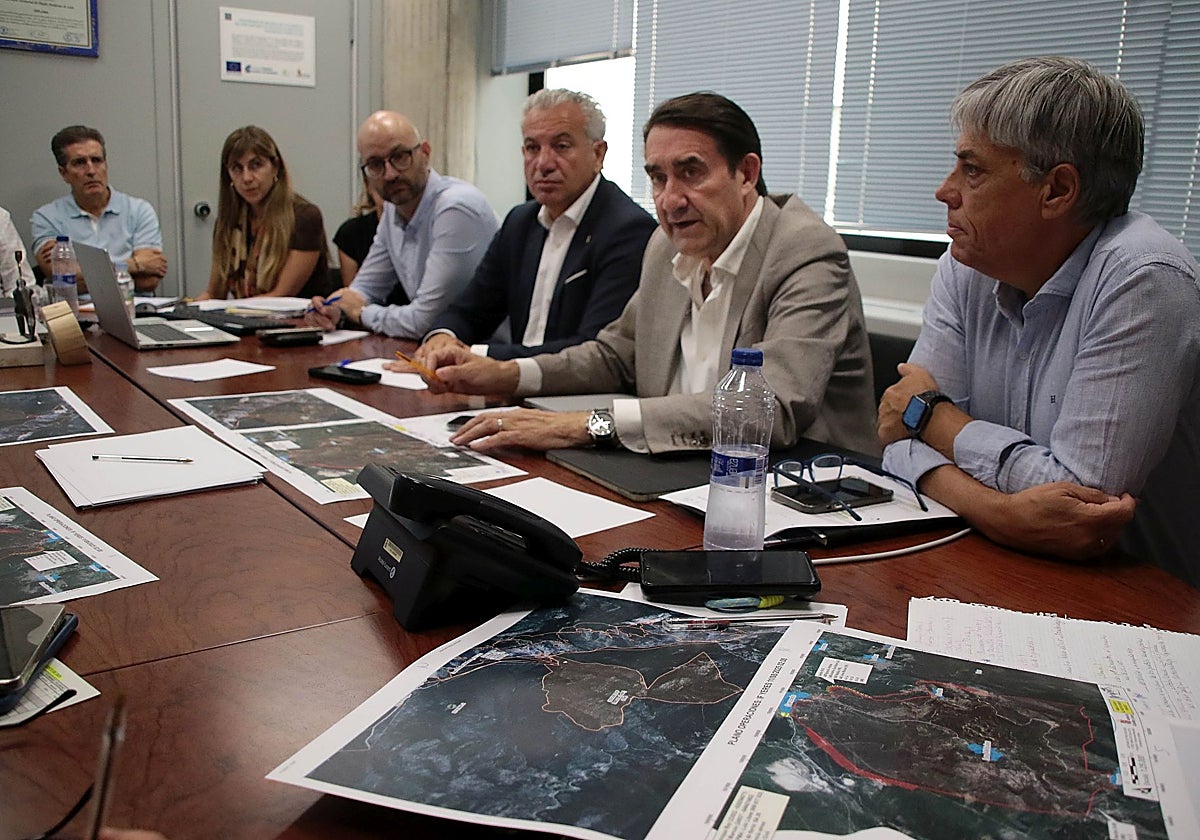 El consejero de Medio Ambiente, Juan Carlos Suárez-Quiñones preside la reunión del CECOPI en León