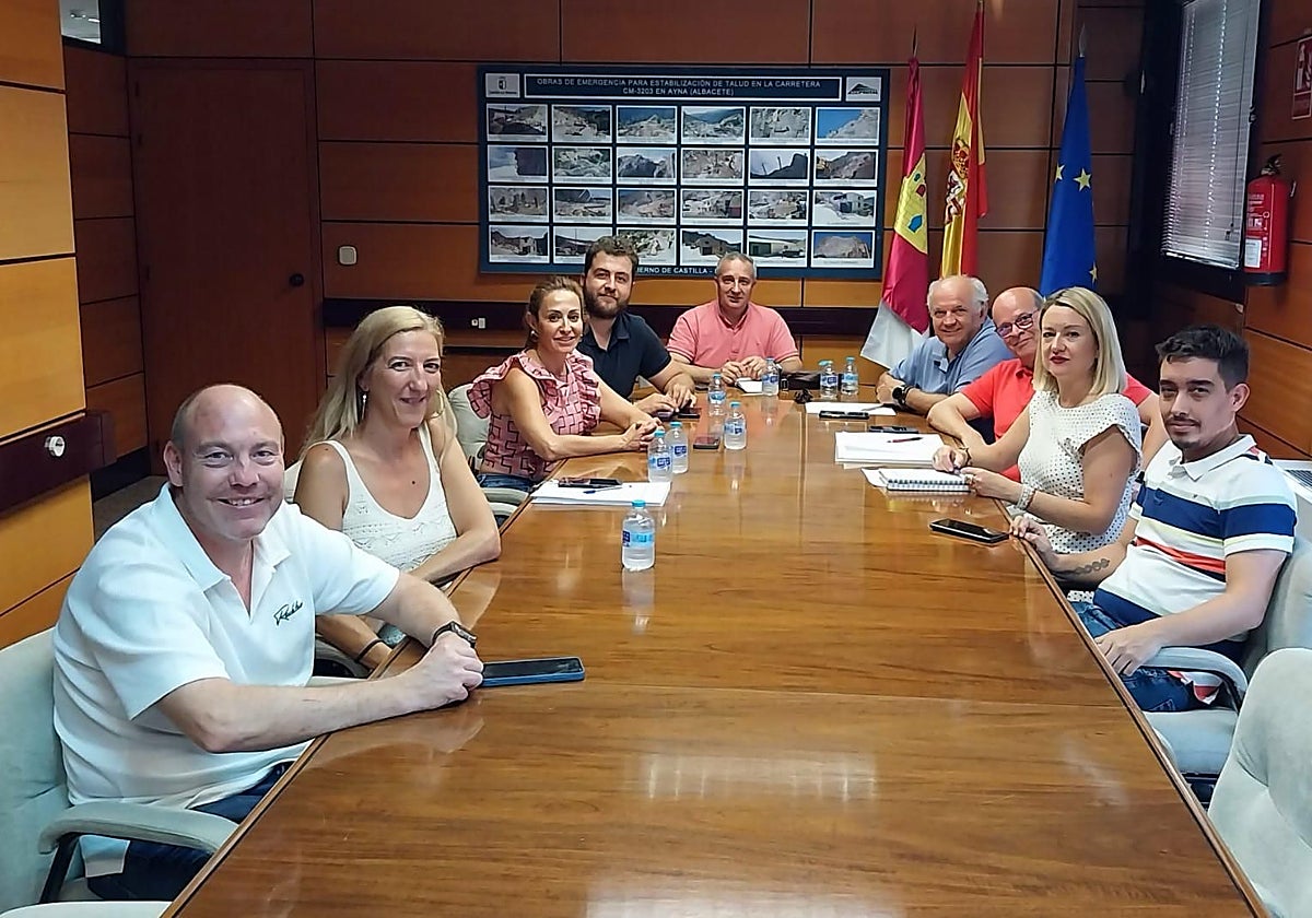 La delegada provincial de Desarrollo Sostenible, Llanos Valero, ha presidido la reunión