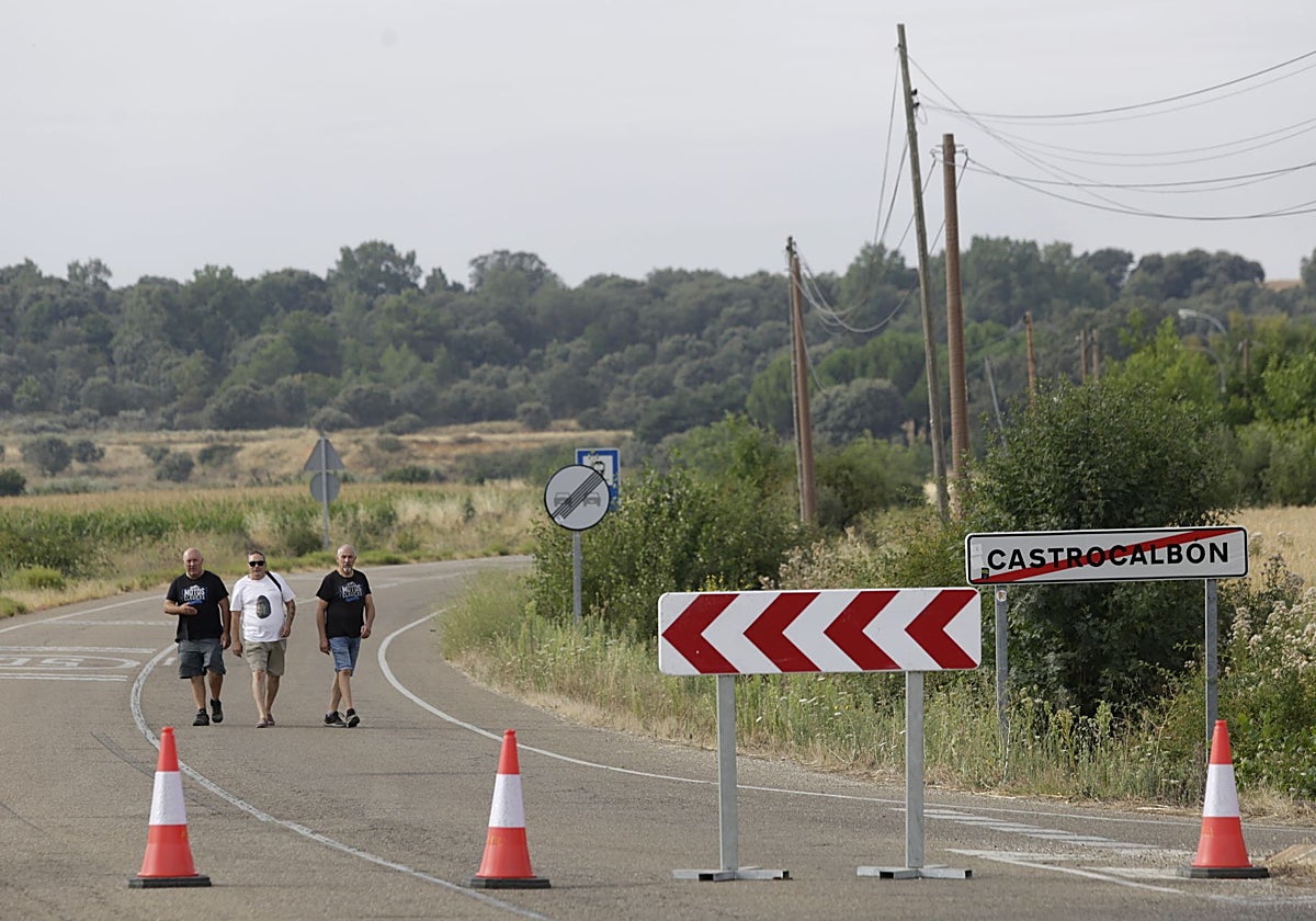 Castrocalbón (León) es una de las localidades evacuadas por el incendio en Molezuelas de la Carballeda (Zamora)