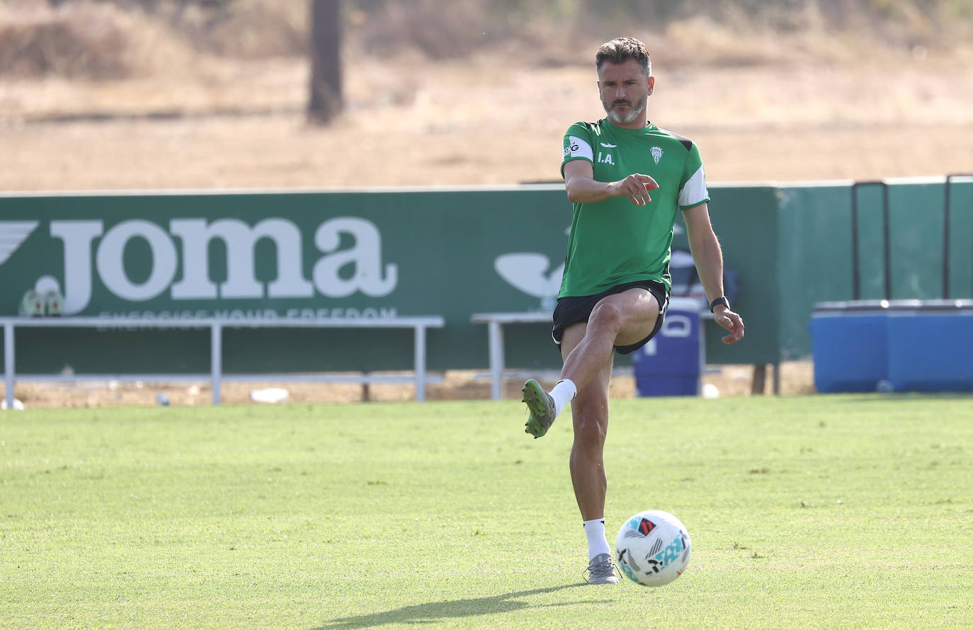 Las imágenes del Córdoba CF preparando ya su debú liguero en Gijón