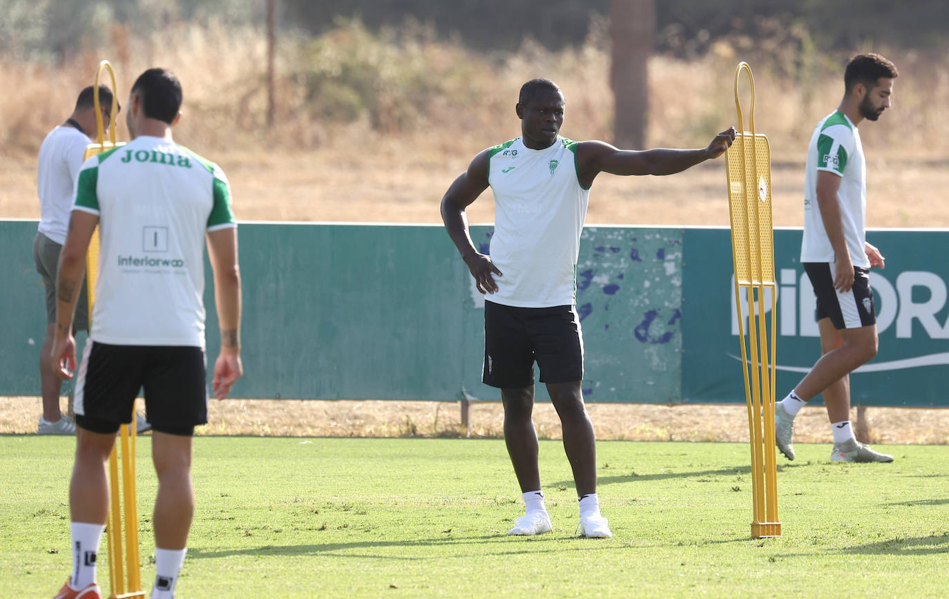 Las imágenes del Córdoba CF preparando ya su debú liguero en Gijón