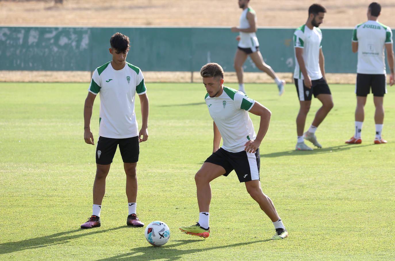 Las imágenes del Córdoba CF preparando ya su debú liguero en Gijón