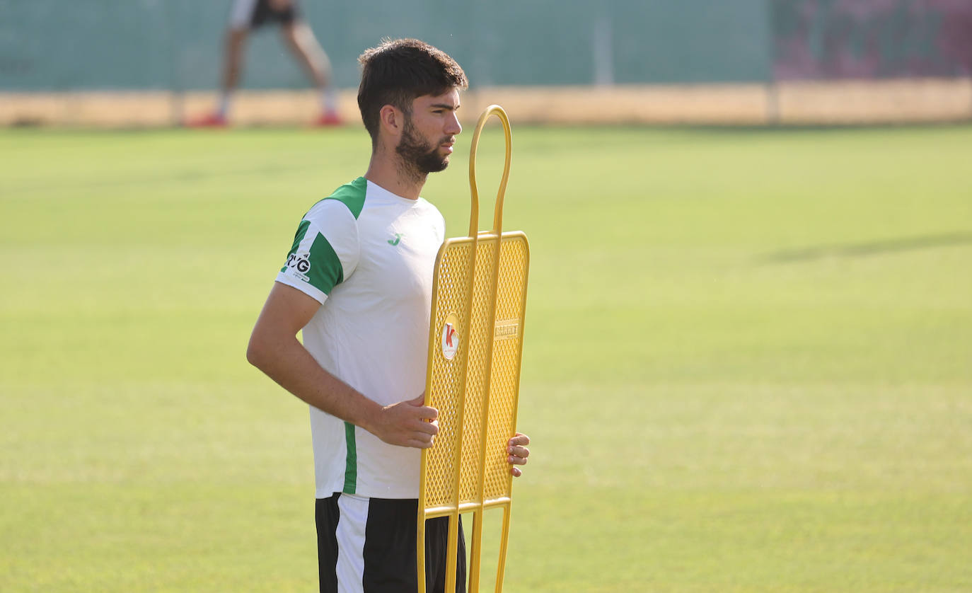 Las imágenes del Córdoba CF preparando ya su debú liguero en Gijón