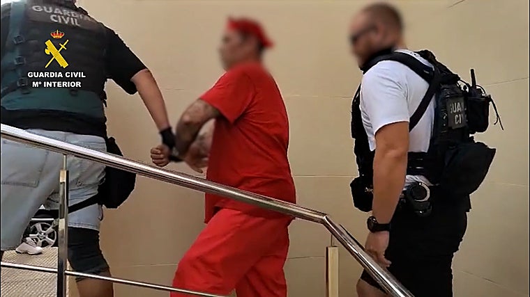 Imagen de uno de los siete detenidos por la Guardia Civil