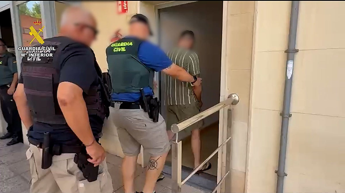 Imagen de la detención de uno de los autores de la paliza a manos de la Guardia Civil