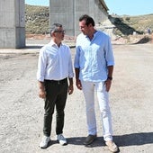 Bolaños y Puente, este miércoles, durante su visita oficial a las obras para la llegada del AVE a Almería