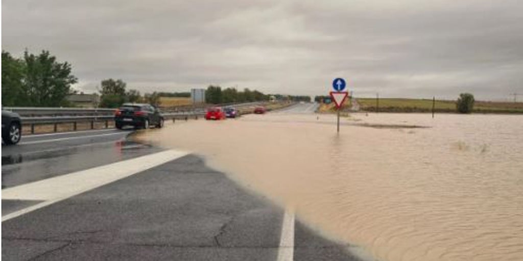 Reabren al tráfico la AB-106 y AB-105 a su paso por Navas de Jorquera (Albacete), cortadas unas horas por balsas de agua
