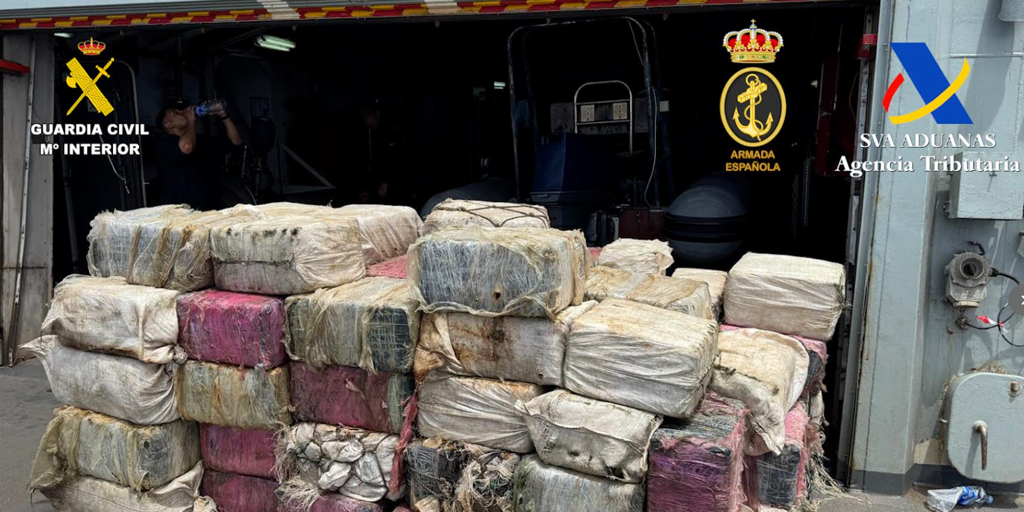 Interceptado un remolcador al oeste de Canarias con tres toneladas de cocaína
