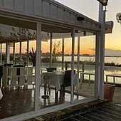 Estafan 4.000 euros a un reconocido restaurante de paellas de Valencia amenazando con cortarle la luz en pleno servicio