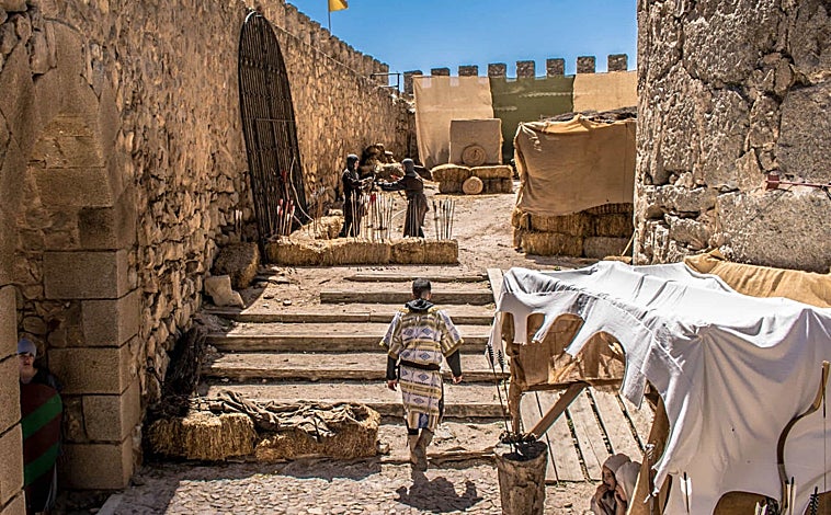 Imagen principal - El castillo de Consuegra, el paseo Ramón y Cajal y la Plaza de España serán ubicaciones a destacar durante el fin de semana