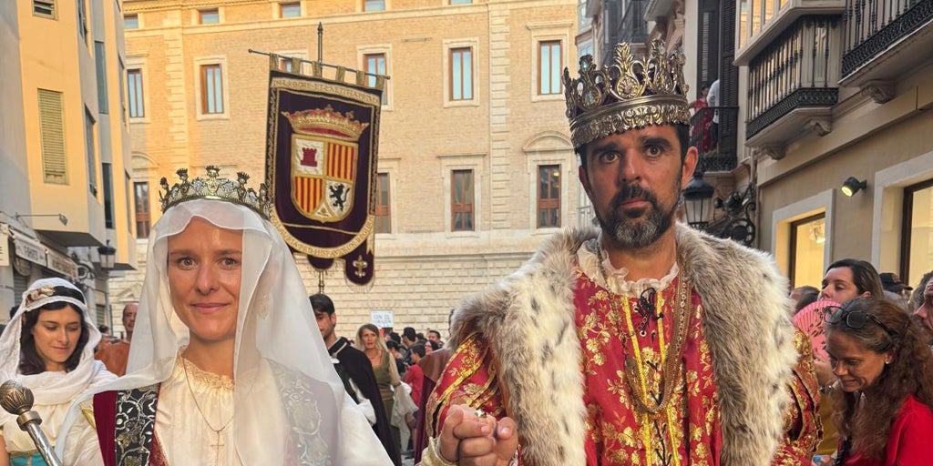 Málaga da el pistoletazo a la Feria con su Cabalgata Histórica y un espectáculo de drones