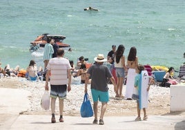 Muere un bañista de 87 años en la playa de Levante en Santa Pola
