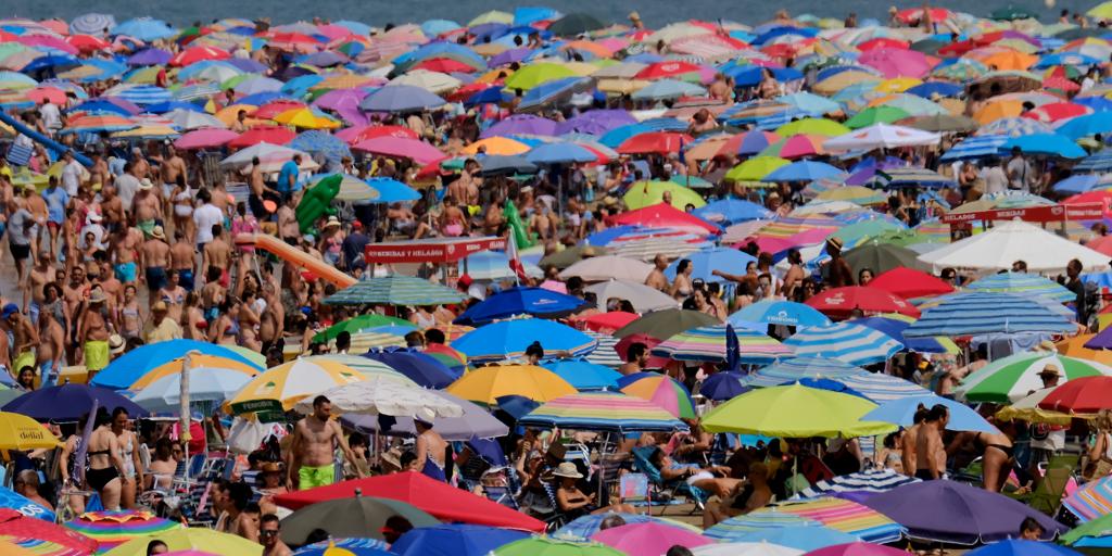 Los pequeños municipios turísticos andaluces lanzan un SOS: «Estamos desbordados»