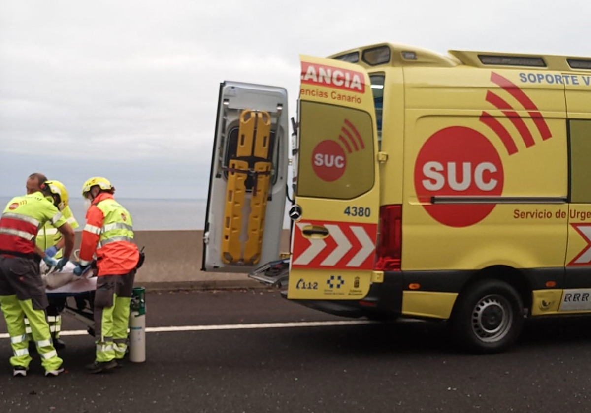 El SUC asiste a heridos de una colisión frontal en TF-5, San Juan de la Rambla, el 11 de agosto