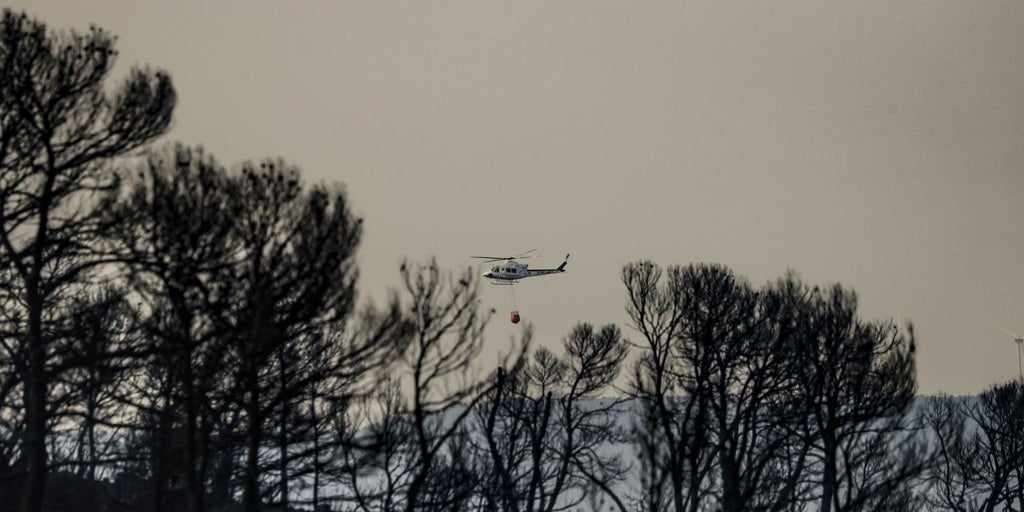 Los bomberos dan por estabilizado el incendio forestal de Teresa de Cofrentes
