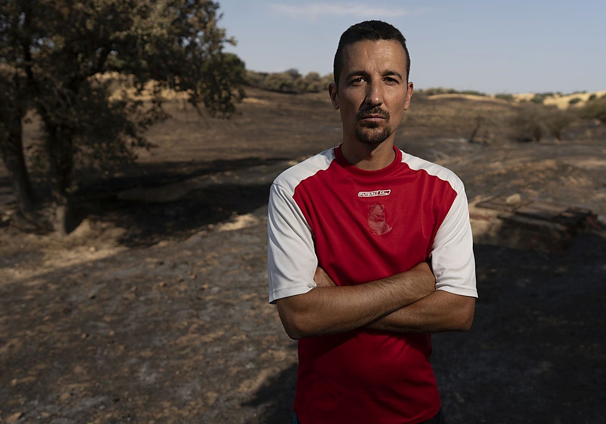 Daniel Santos, el ganadero que perdió 166 ovejas de raza colmenareña, en peligro de extinción, en el incendio de Tres Cantos