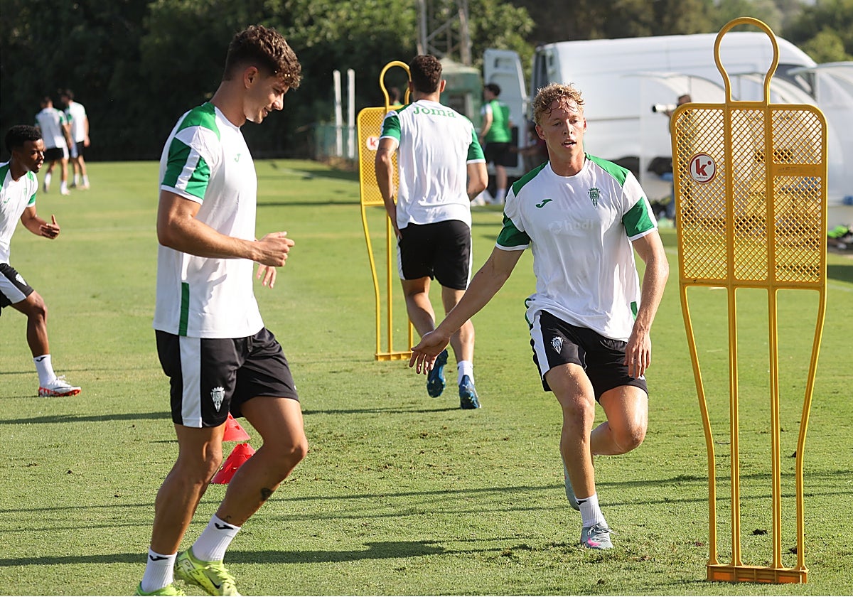 George Andrews y Mariano Carmona en un entrenamiento con el Córdoba