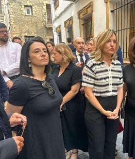 Imagen secundaria 2 - El adiós discreto de Javier Lambán en su pueblo natal: «Se nos va un referente»