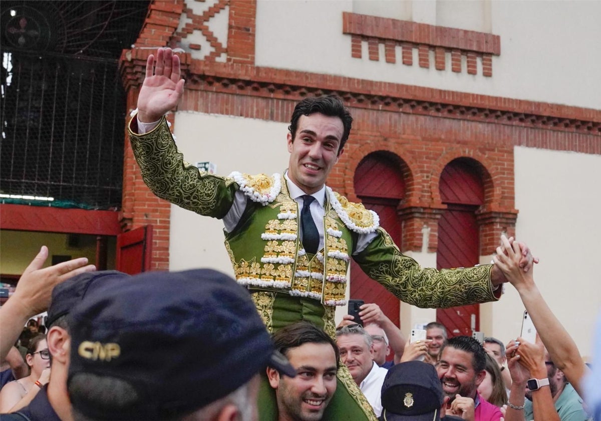 Tomás Rufo, a hombros en la plaza de Gijón