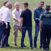 Pedro Sánchez y Fernando Grande-Marlaska, a su llegada a la zona de Villablino