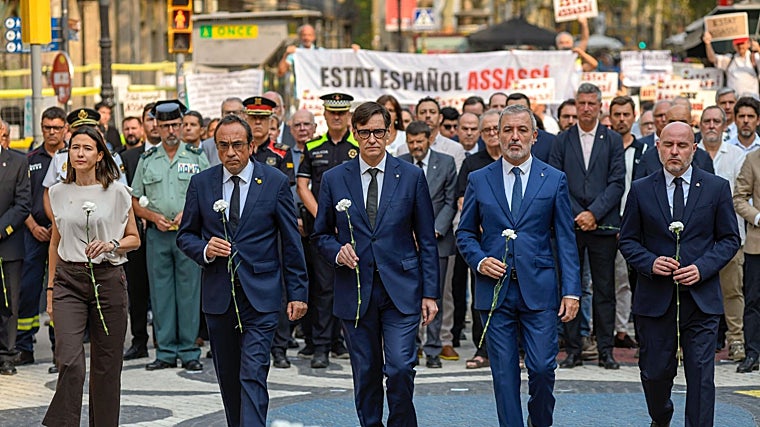Silencio y recogimiento en el homenaje a las víctimas de los atentados de Barcelona de 2017