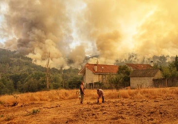 Las llamas no cesan y provocan cortes en telecomunicaciones, luz y agua en Orense