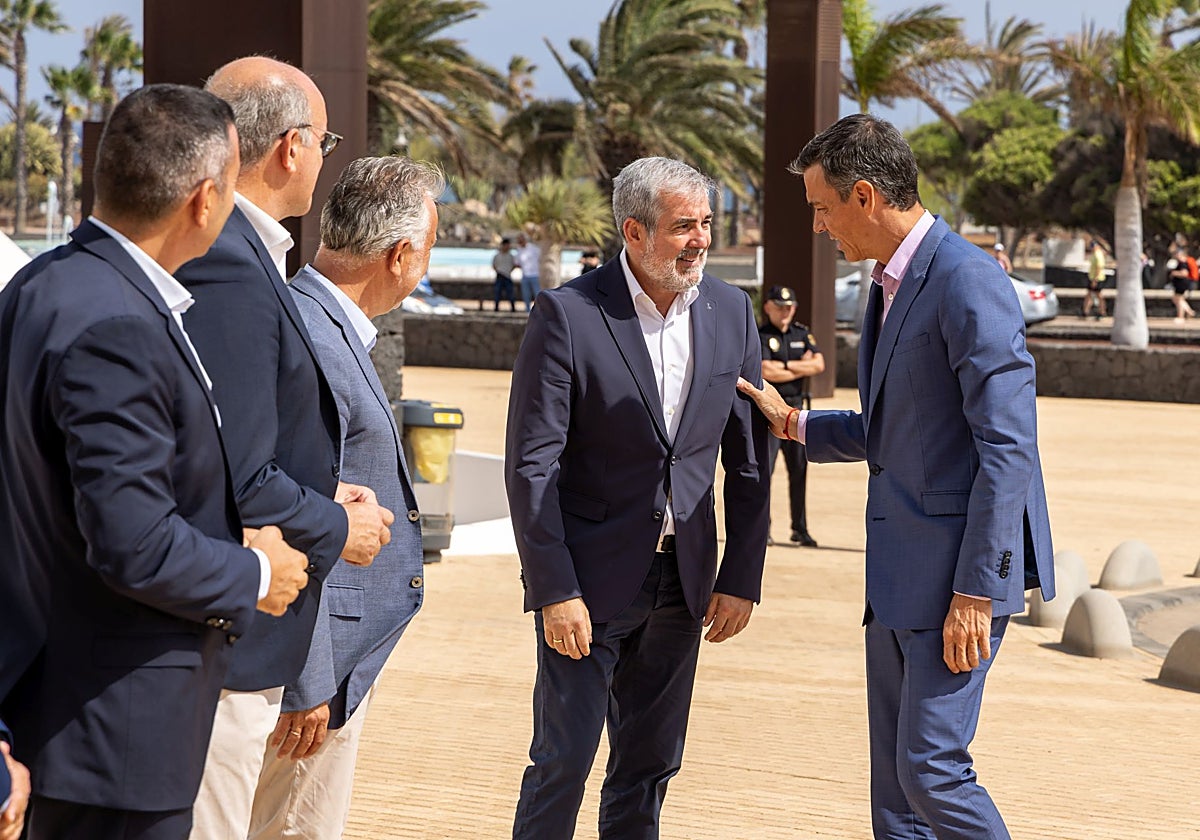 Reunión Pedro Sánchez y Fernando Clavijo, en directo: última hora por el reparto de los menores y noticias desde Canarias hoy