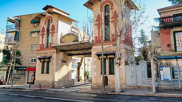 La puerta Colonia de la Prensa, uno de los lugares que se podrá visitar en una de las rutas