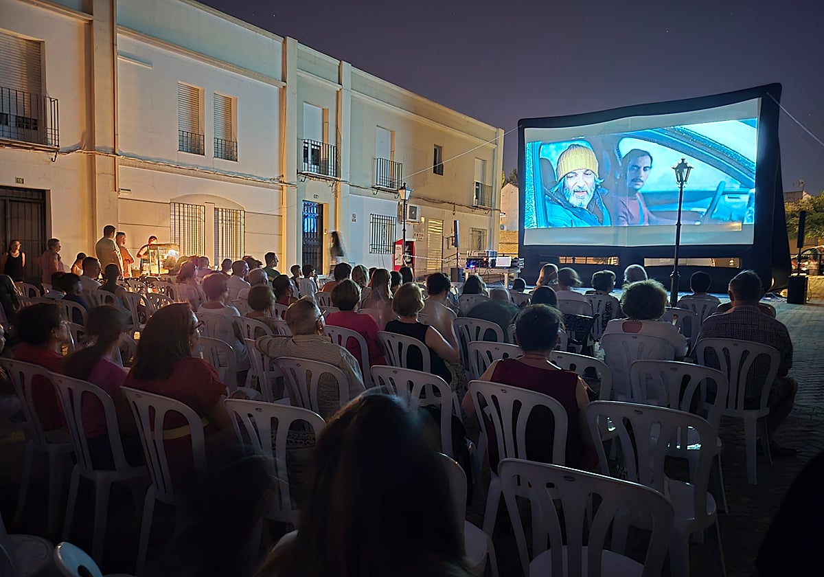 Los vecinos de Lucena disfrutan de una noche de cine de verano