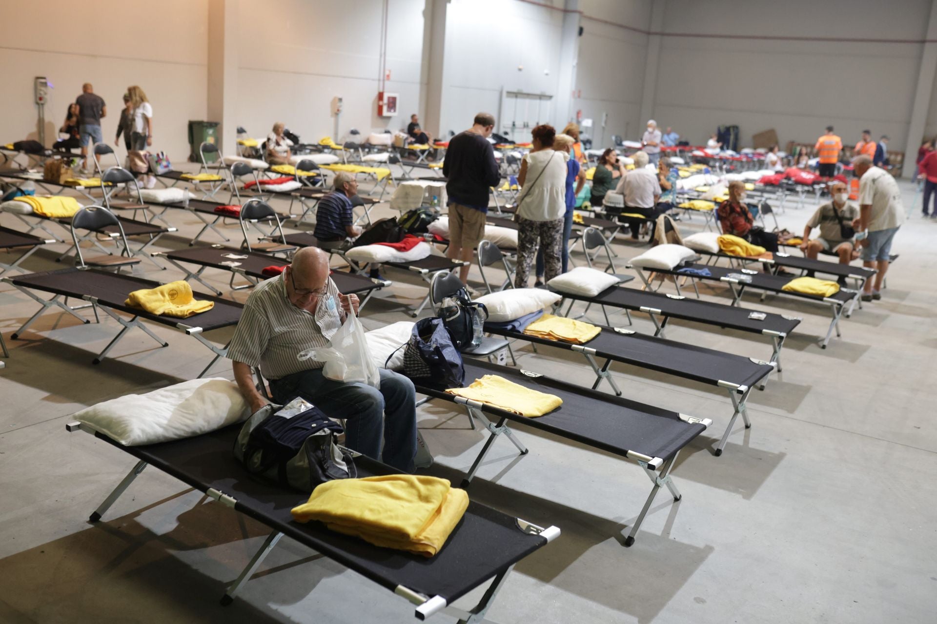 Vecinos atendidos en el Centro de Transportes de Benavente (Zamora)