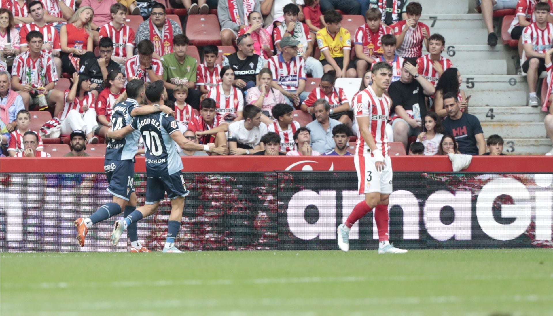 La derrota del Córdoba en Gijón, en imágenes