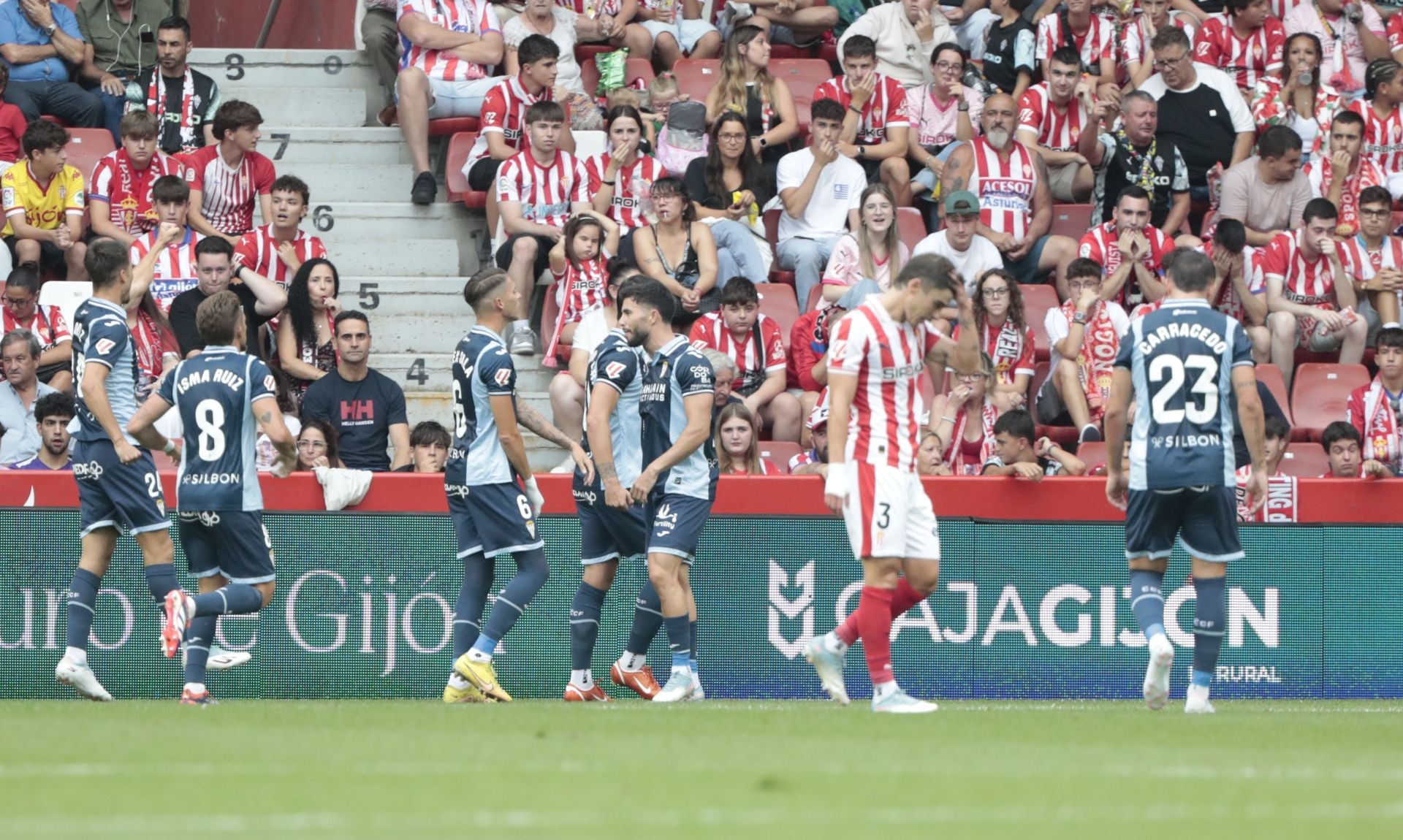La derrota del Córdoba en Gijón, en imágenes