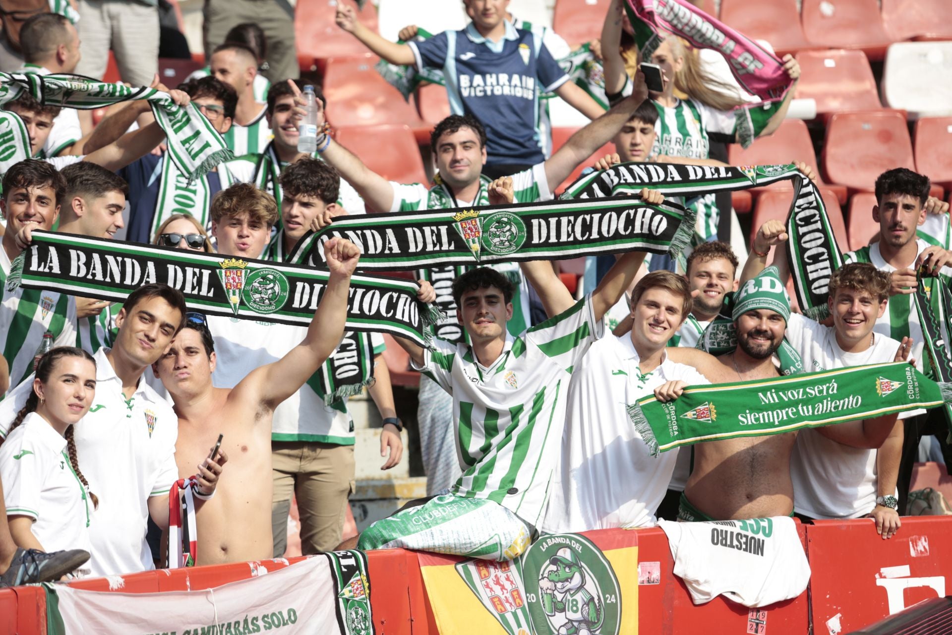 La derrota del Córdoba en Gijón, en imágenes