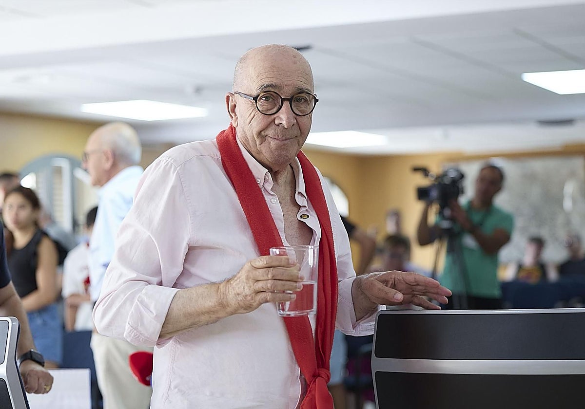 Agustín Jiménez, este martes en el salón de plenos del Ayuntamiento de Noblejas