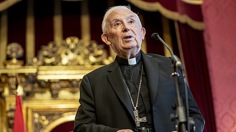 El cardenal Antonio Cañizares recibe el alta tras dos semanas ingresado en el hospital